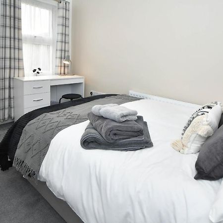 Find A Spacious And Stylish Escape In The City Centre At Sturgess House, Perfect For Longer Stays! Stoke-on-Trent ภายนอก รูปภาพ
