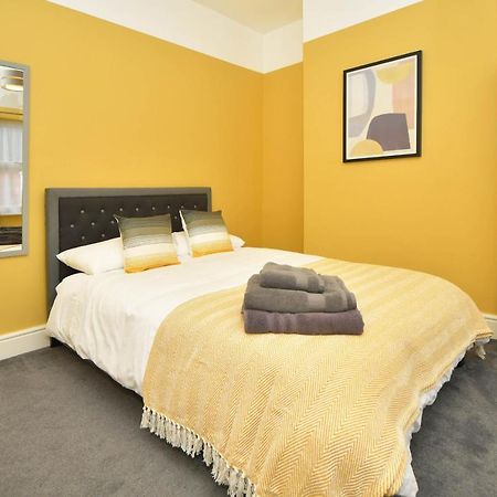Find A Spacious And Stylish Escape In The City Centre At Sturgess House, Perfect For Longer Stays! Stoke-on-Trent ภายนอก รูปภาพ