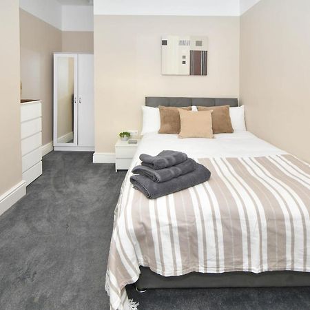 Find A Spacious And Stylish Escape In The City Centre At Sturgess House, Perfect For Longer Stays! Stoke-on-Trent ภายนอก รูปภาพ
