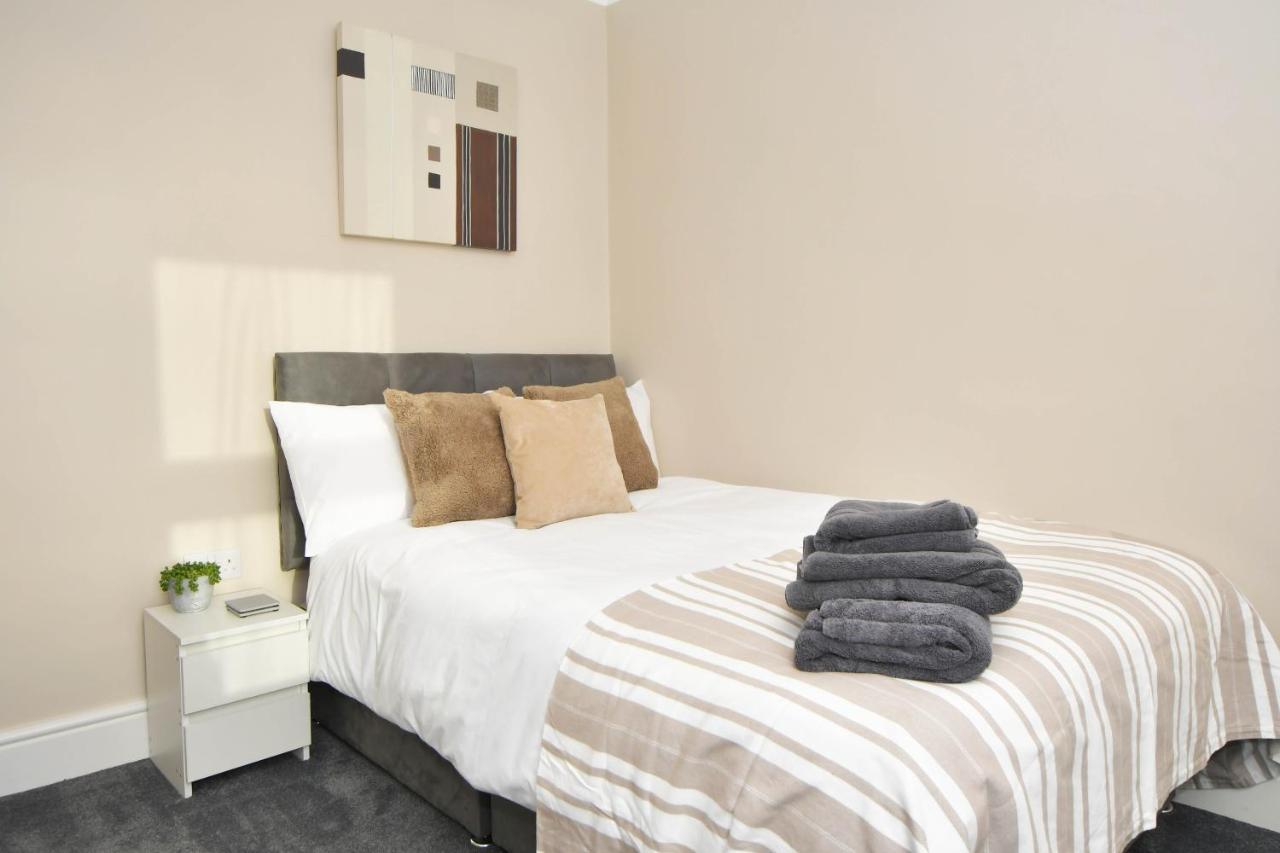 Find A Spacious And Stylish Escape In The City Centre At Sturgess House, Perfect For Longer Stays! Stoke-on-Trent ภายนอก รูปภาพ