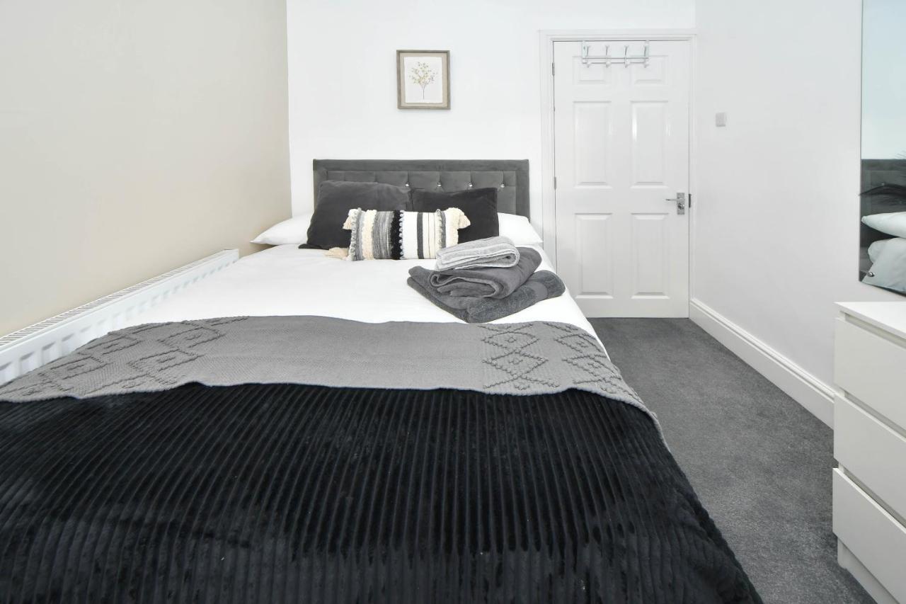 Find A Spacious And Stylish Escape In The City Centre At Sturgess House, Perfect For Longer Stays! Stoke-on-Trent ภายนอก รูปภาพ