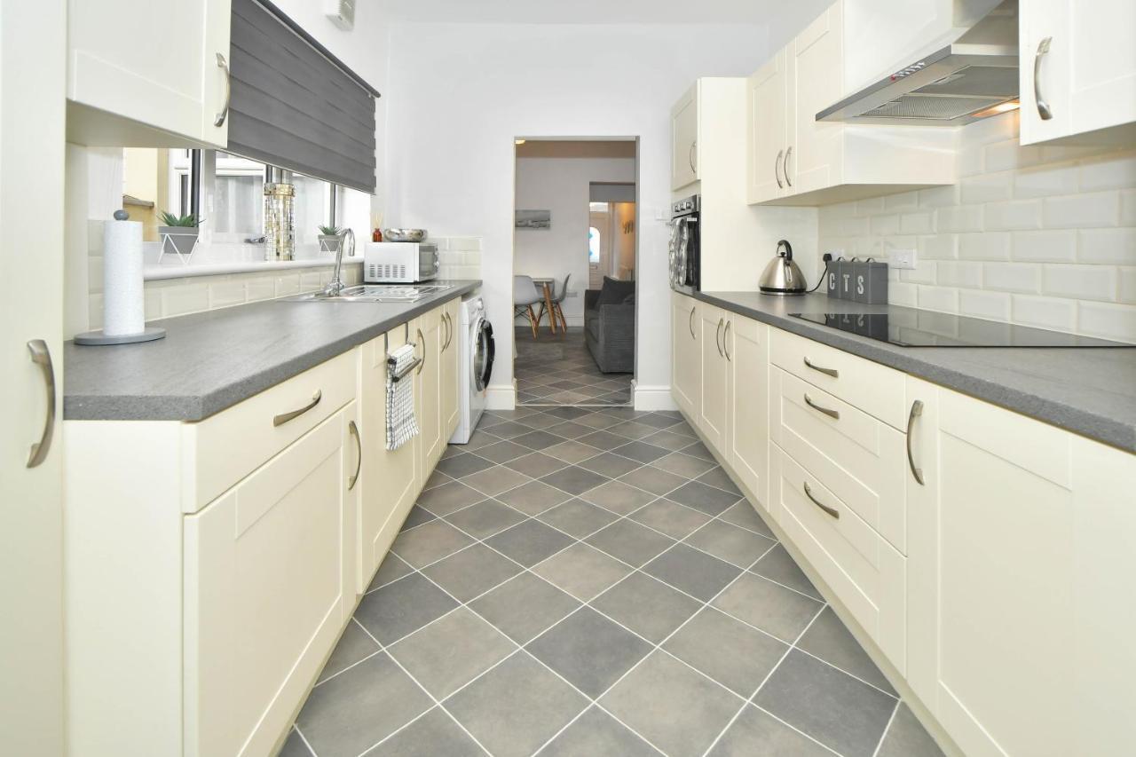 Find A Spacious And Stylish Escape In The City Centre At Sturgess House, Perfect For Longer Stays! Stoke-on-Trent ภายนอก รูปภาพ