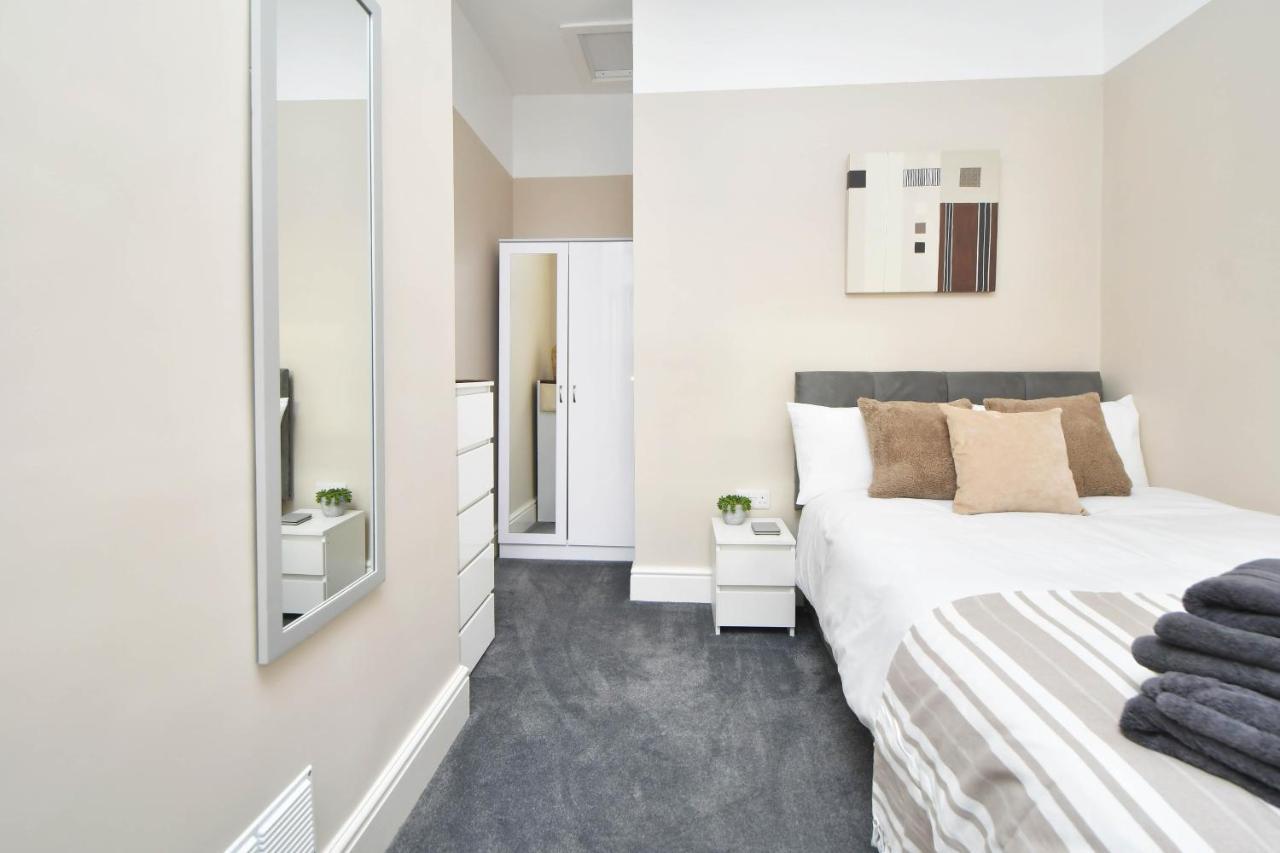Find A Spacious And Stylish Escape In The City Centre At Sturgess House, Perfect For Longer Stays! Stoke-on-Trent ภายนอก รูปภาพ