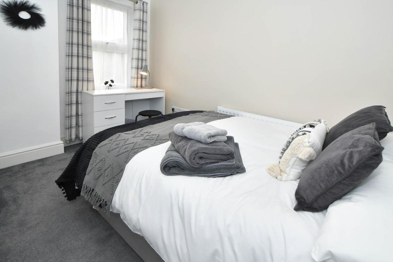 Find A Spacious And Stylish Escape In The City Centre At Sturgess House, Perfect For Longer Stays! Stoke-on-Trent ภายนอก รูปภาพ