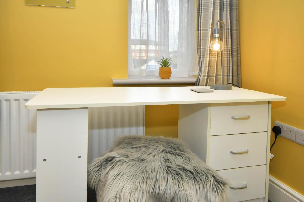 Find A Spacious And Stylish Escape In The City Centre At Sturgess House, Perfect For Longer Stays! Stoke-on-Trent ภายนอก รูปภาพ