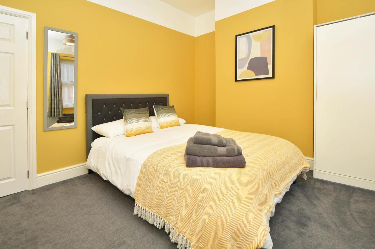 Find A Spacious And Stylish Escape In The City Centre At Sturgess House, Perfect For Longer Stays! Stoke-on-Trent ภายนอก รูปภาพ