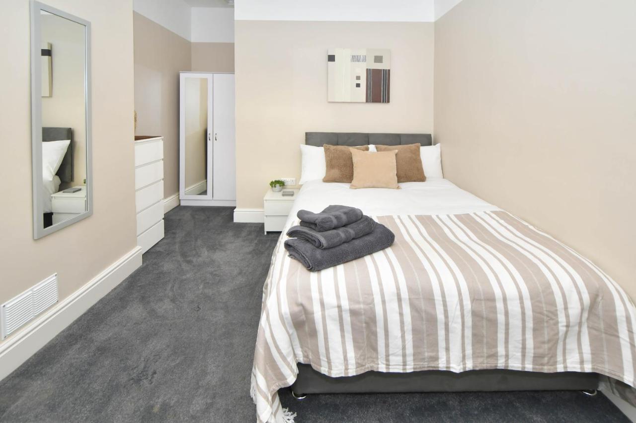Find A Spacious And Stylish Escape In The City Centre At Sturgess House, Perfect For Longer Stays! Stoke-on-Trent ภายนอก รูปภาพ