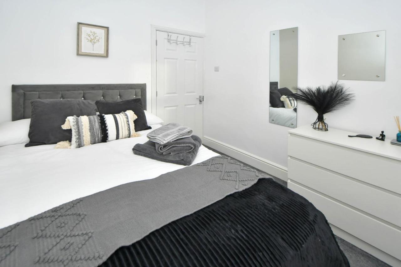 Find A Spacious And Stylish Escape In The City Centre At Sturgess House, Perfect For Longer Stays! Stoke-on-Trent ภายนอก รูปภาพ
