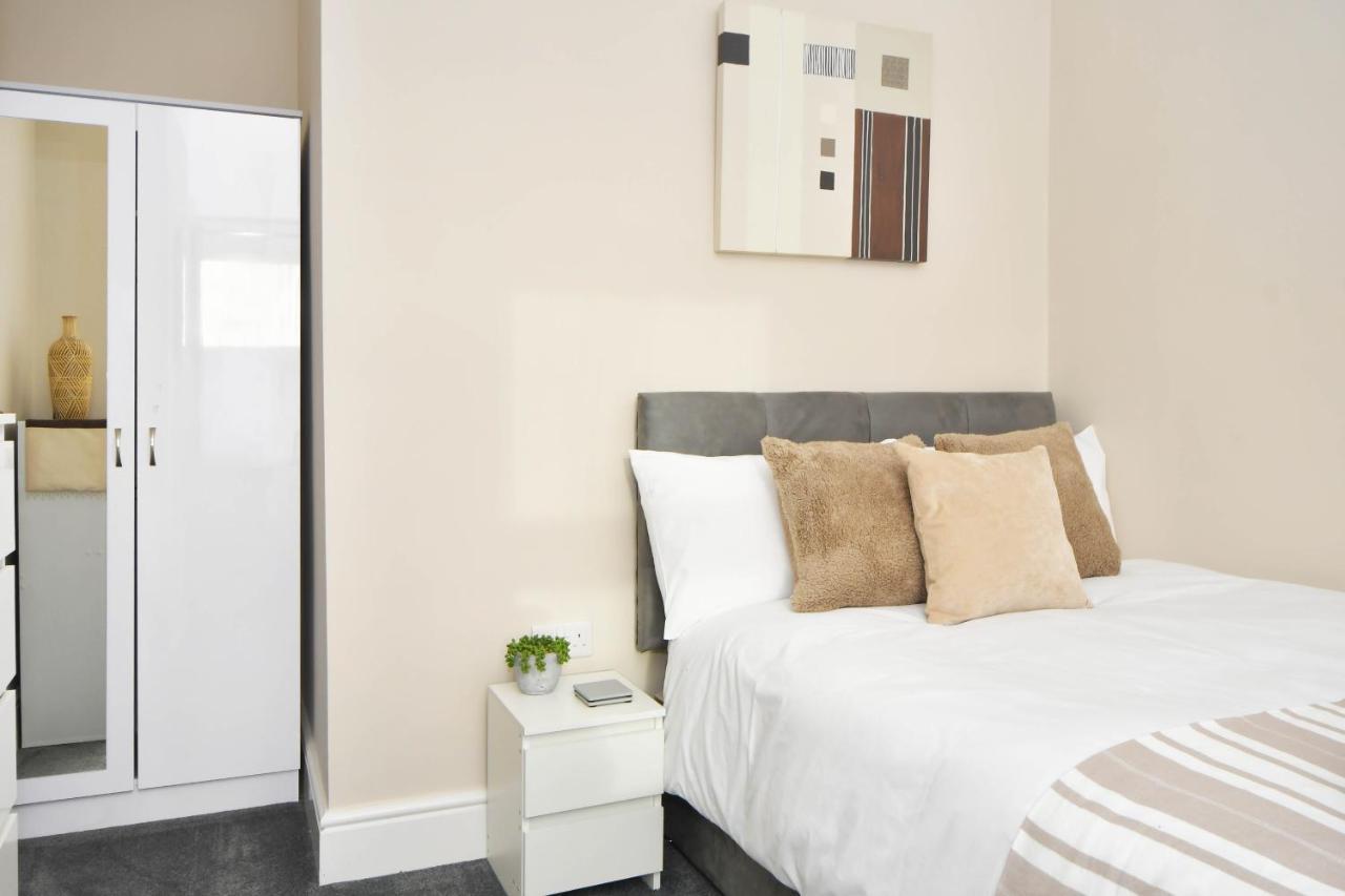 Find A Spacious And Stylish Escape In The City Centre At Sturgess House, Perfect For Longer Stays! Stoke-on-Trent ภายนอก รูปภาพ