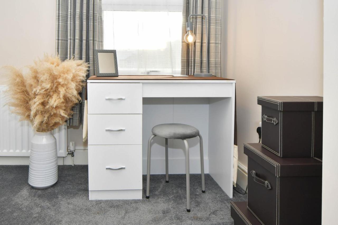 Find A Spacious And Stylish Escape In The City Centre At Sturgess House, Perfect For Longer Stays! Stoke-on-Trent ภายนอก รูปภาพ
