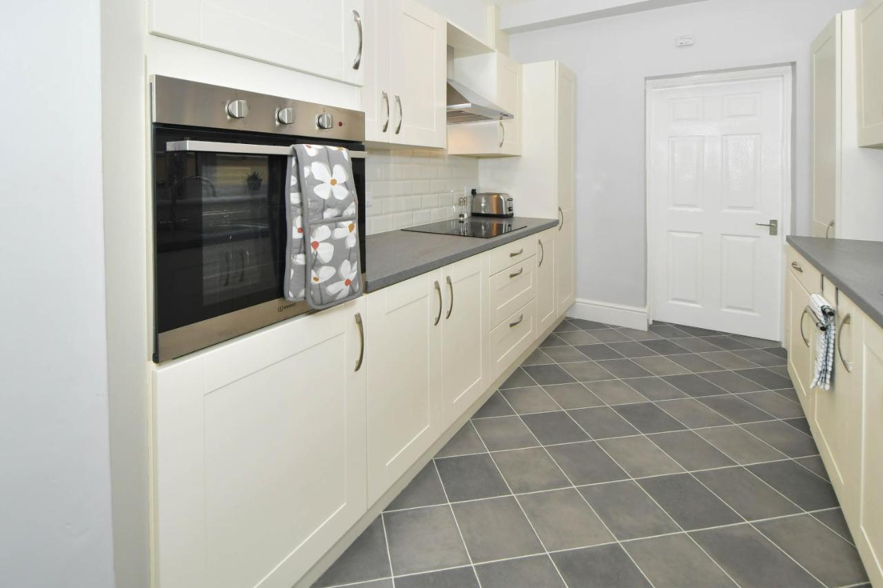 Find A Spacious And Stylish Escape In The City Centre At Sturgess House, Perfect For Longer Stays! Stoke-on-Trent ภายนอก รูปภาพ