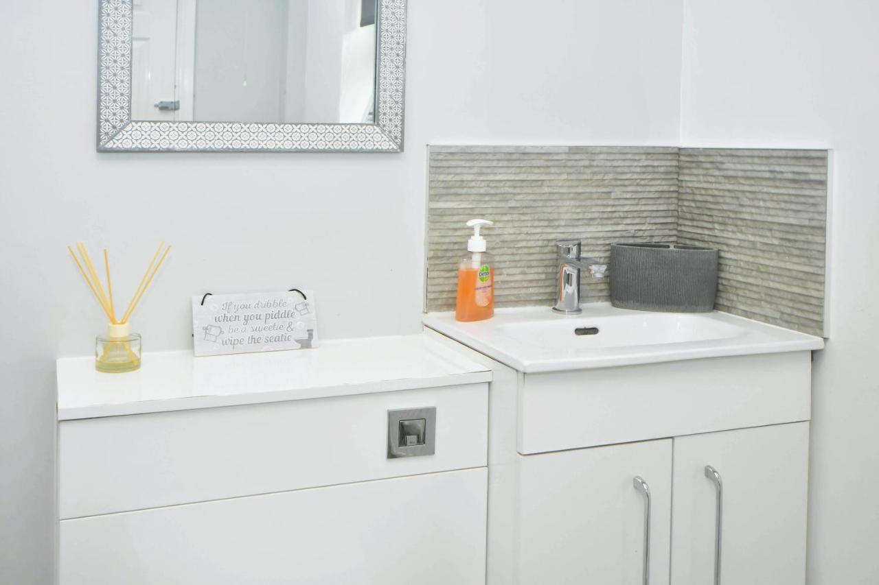 Find A Spacious And Stylish Escape In The City Centre At Sturgess House, Perfect For Longer Stays! Stoke-on-Trent ภายนอก รูปภาพ