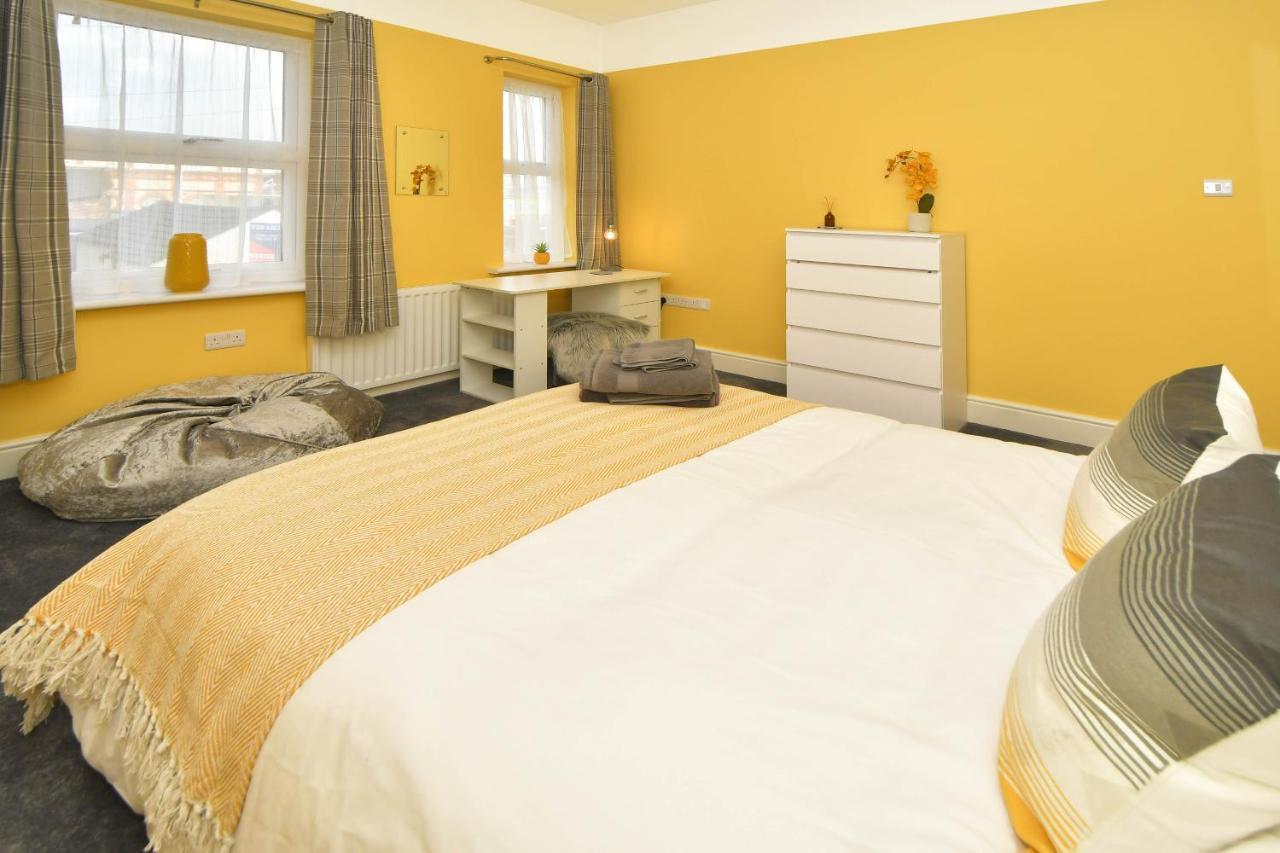 Find A Spacious And Stylish Escape In The City Centre At Sturgess House, Perfect For Longer Stays! Stoke-on-Trent ภายนอก รูปภาพ