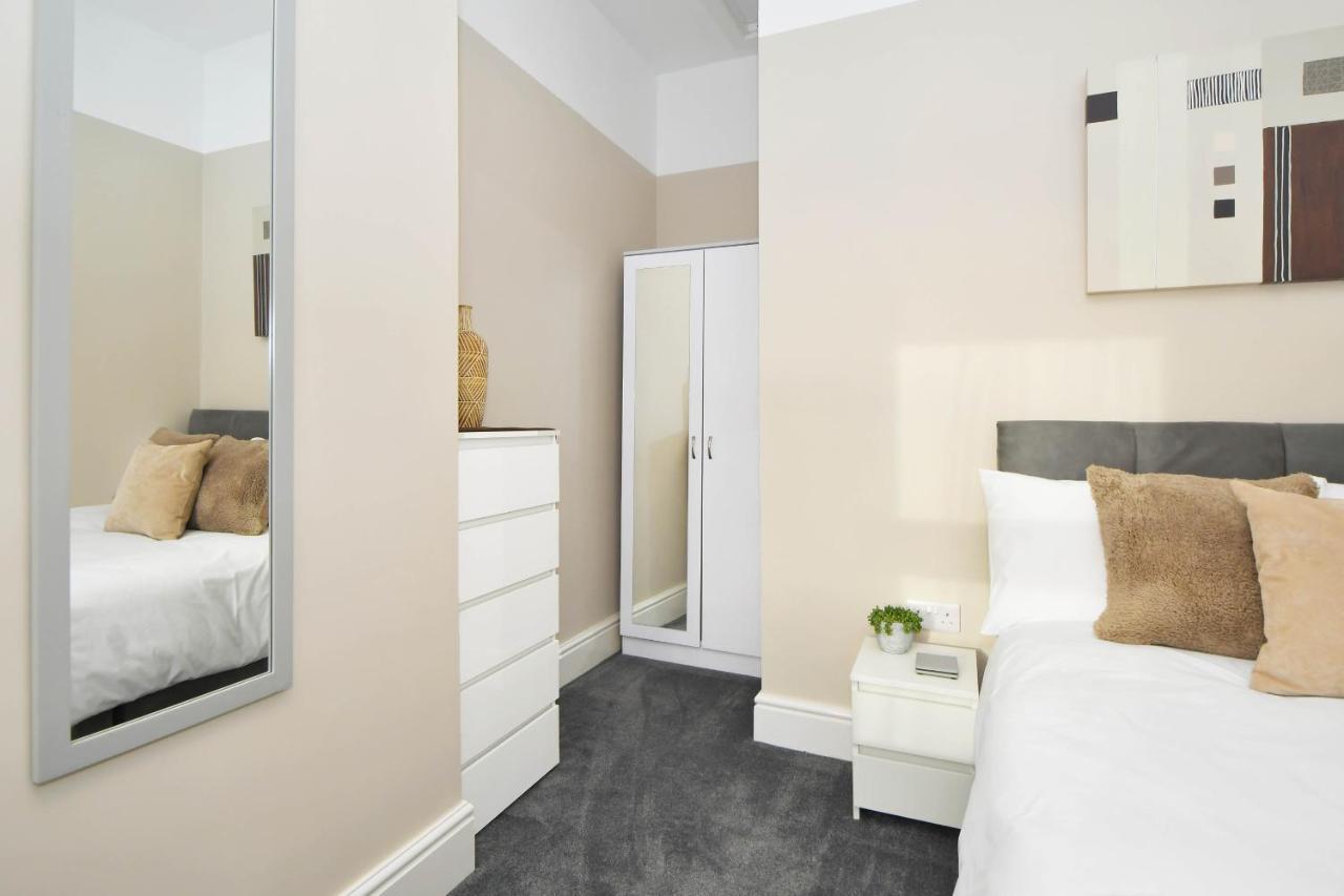 Find A Spacious And Stylish Escape In The City Centre At Sturgess House, Perfect For Longer Stays! Stoke-on-Trent ภายนอก รูปภาพ
