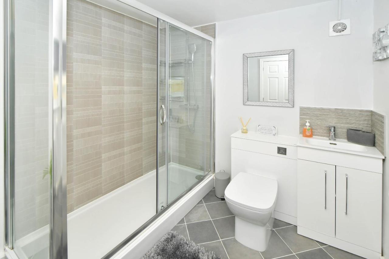 Find A Spacious And Stylish Escape In The City Centre At Sturgess House, Perfect For Longer Stays! Stoke-on-Trent ภายนอก รูปภาพ