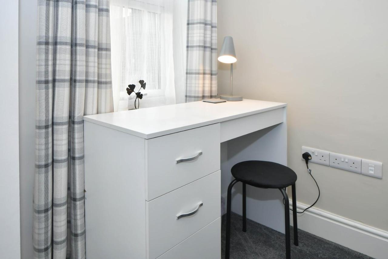 Find A Spacious And Stylish Escape In The City Centre At Sturgess House, Perfect For Longer Stays! Stoke-on-Trent ภายนอก รูปภาพ