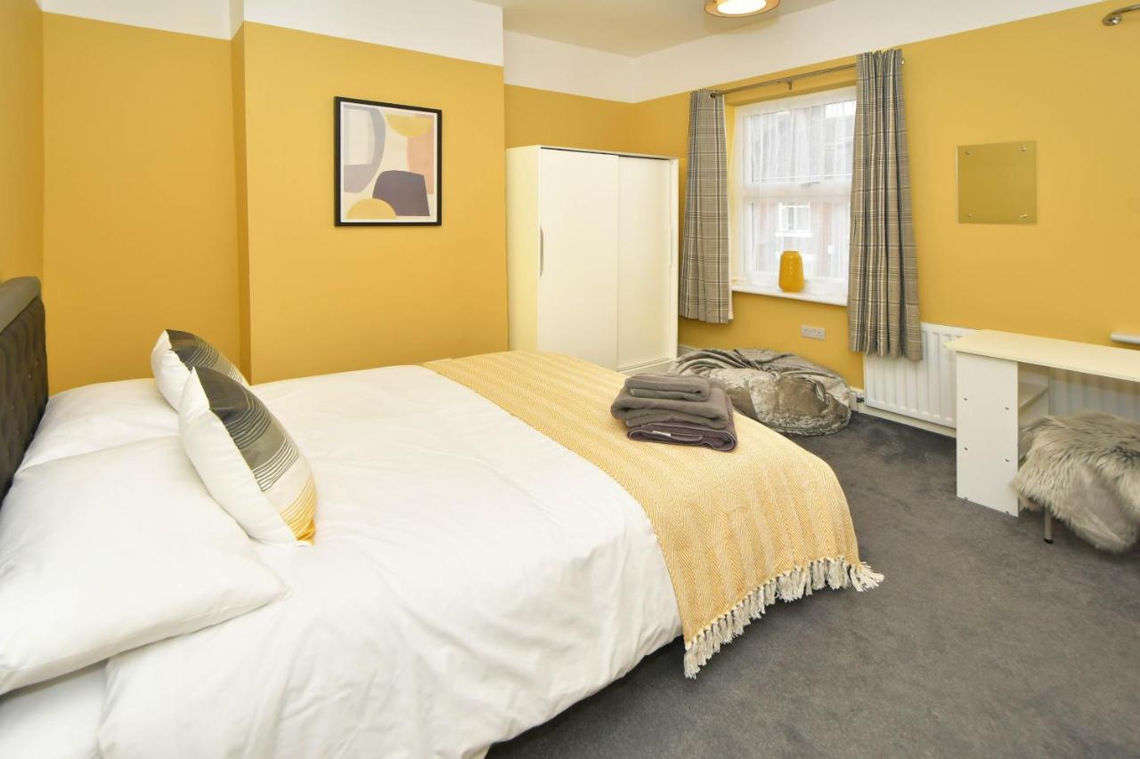 Find A Spacious And Stylish Escape In The City Centre At Sturgess House, Perfect For Longer Stays! Stoke-on-Trent ภายนอก รูปภาพ