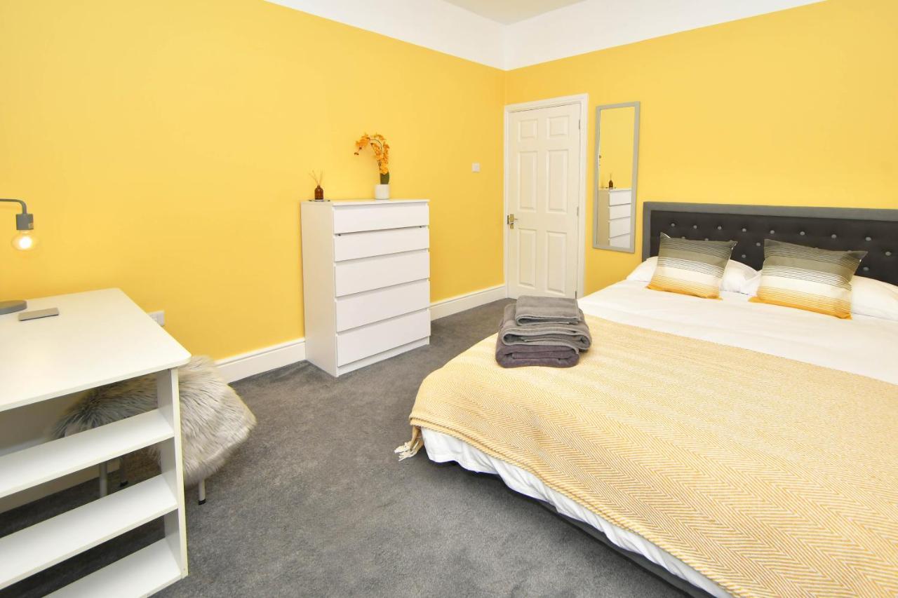 Find A Spacious And Stylish Escape In The City Centre At Sturgess House, Perfect For Longer Stays! Stoke-on-Trent ภายนอก รูปภาพ