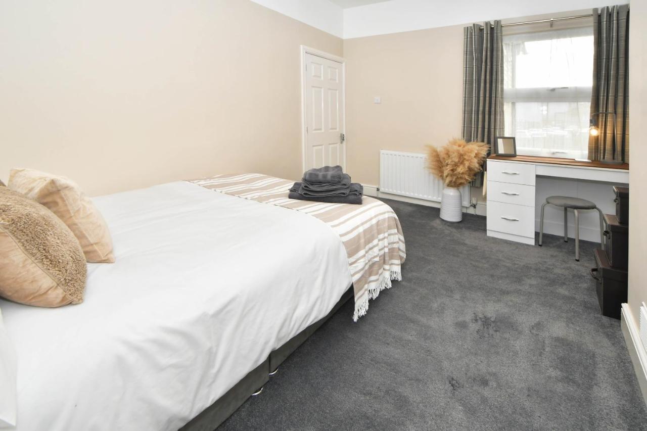 Find A Spacious And Stylish Escape In The City Centre At Sturgess House, Perfect For Longer Stays! Stoke-on-Trent ภายนอก รูปภาพ